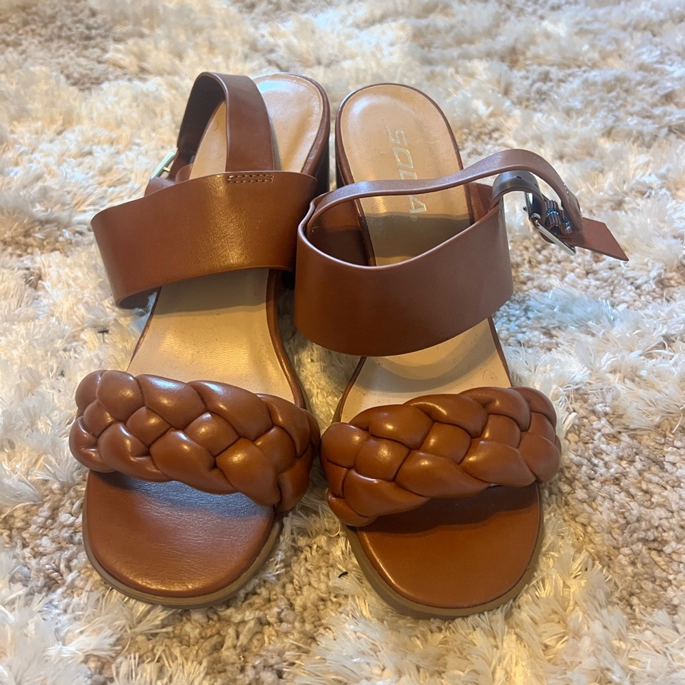 SODA new chunky heel sandals size 5 1/2 brown